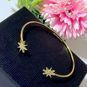 Beautiful bracelet with star tips, in gold color